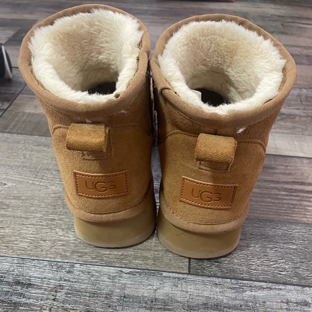 Chestnut ugg boots - Picture 4 of 5